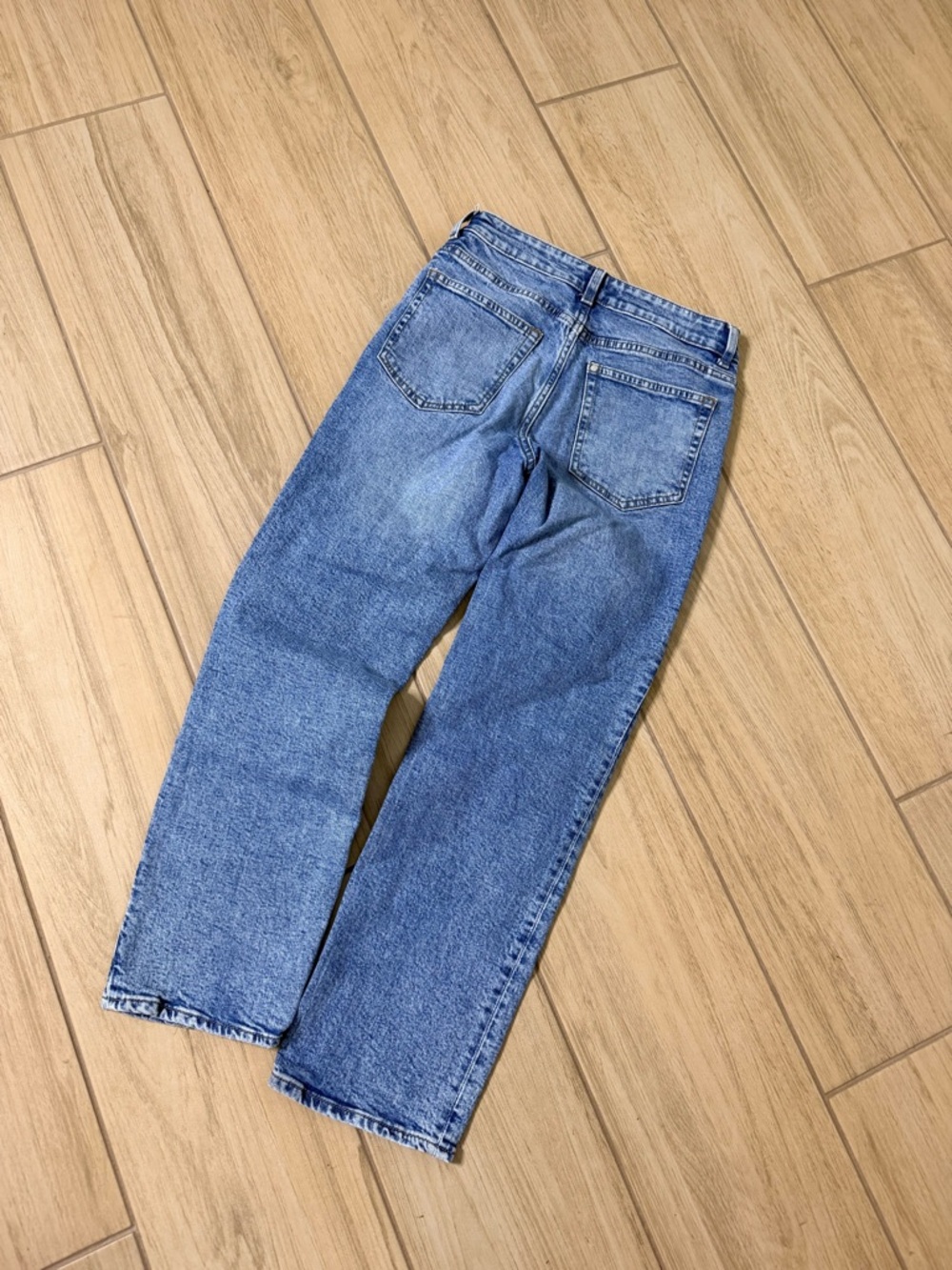 H&M Light Wash High Waist Straight Leg Jeans Vintage-Inspired Size 4 - Picture 4 of 4